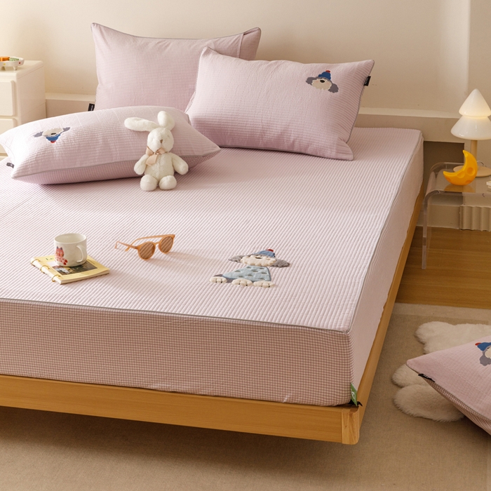 91家纺网 家纺一手货源 找家纺 卡姿家纺 2026春夏全棉双层纱床盖式床笠三件套 小狗贝塔