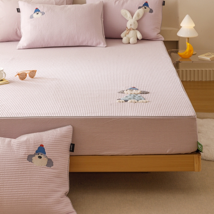 91家纺网 家纺一手货源 找家纺 卡姿家纺 2026春夏全棉双层纱床盖式床笠三件套 小狗贝塔