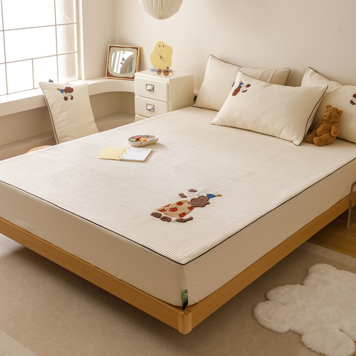 91家纺网 家纺一手货源 找家纺 卡姿家纺 2026春夏全棉双层纱床盖式床笠三件套 小狗喜乐