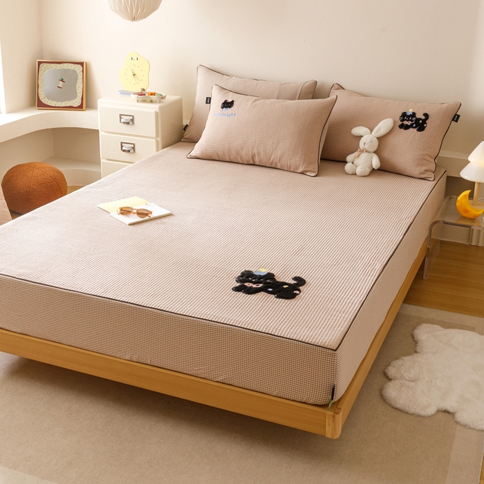 91家纺网 家纺一手货源 找家纺 卡姿家纺 2026春夏全棉双层纱床盖式床笠三件套 彩球小猫