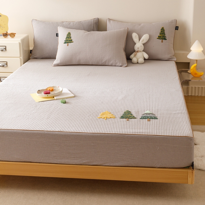 91家纺网 家纺一手货源 找家纺 卡姿家纺 2026春夏全棉双层纱床盖式床笠三件套 圣诞树