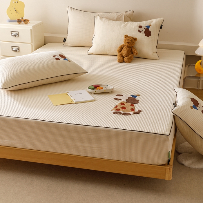 91家纺网 家纺一手货源 找家纺 卡姿家纺 2026春夏全棉双层纱床盖式床笠三件套 小狗喜乐