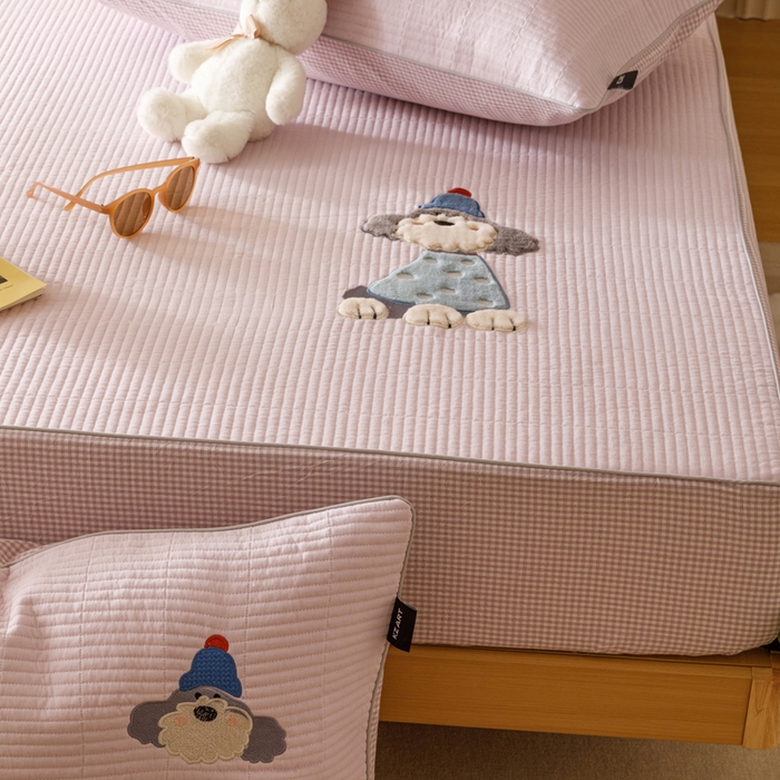 91家纺网 家纺一手货源 找家纺 卡姿家纺 2026春夏全棉双层纱床盖式床笠三件套 小狗贝塔