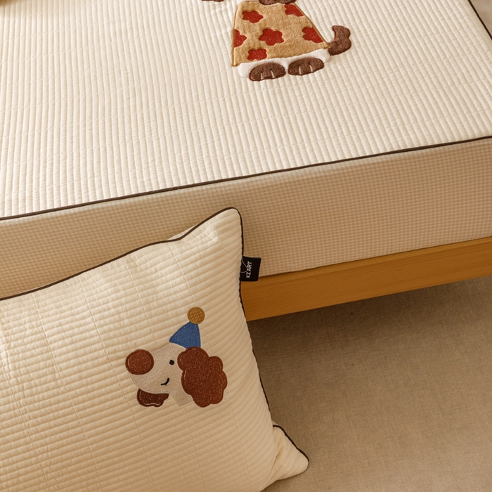 91家纺网 家纺一手货源 找家纺 卡姿家纺 2026春夏全棉双层纱床盖式床笠三件套 小狗喜乐