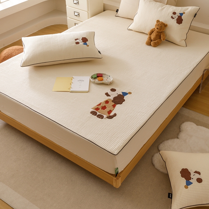 91家纺网 家纺一手货源 找家纺 卡姿家纺 2026春夏全棉双层纱床盖式床笠三件套 小狗喜乐