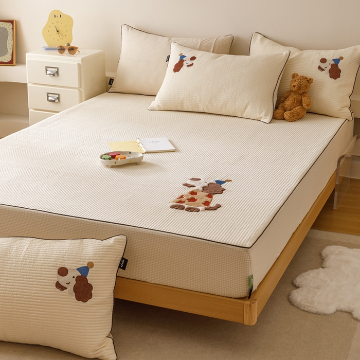 91家纺网 家纺一手货源 找家纺 卡姿家纺 2026春夏全棉双层纱床盖式床笠三件套 小狗喜乐