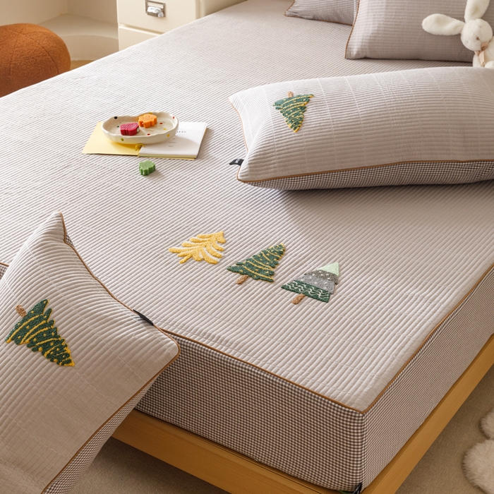 91家纺网 家纺一手货源 找家纺 卡姿家纺 2026春夏全棉双层纱床盖式床笠三件套 圣诞树