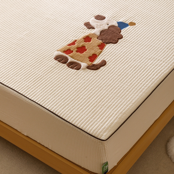 91家纺网 家纺一手货源 找家纺 卡姿家纺 2026春夏全棉双层纱床盖式床笠三件套 小狗喜乐