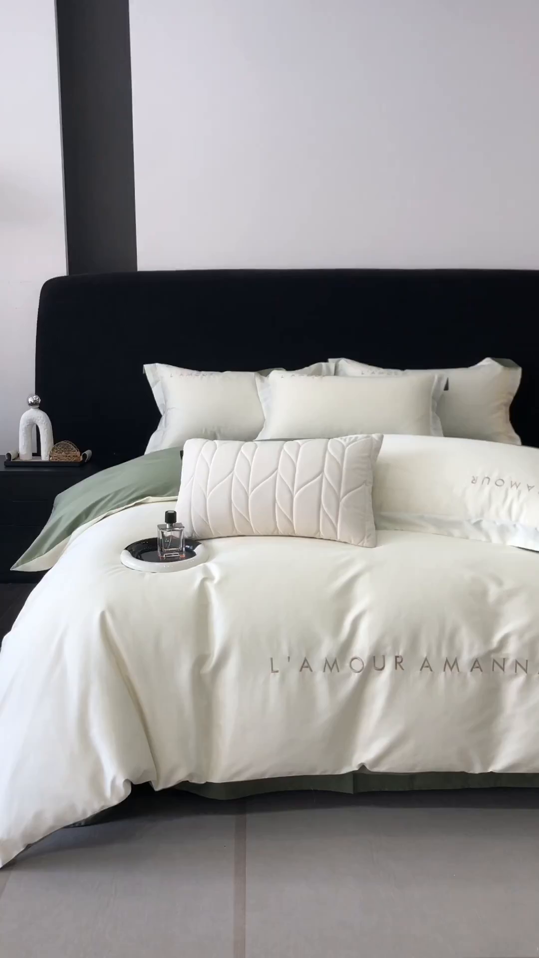 91家纺网 家纺一手货源 找家纺 禧澜庭 2026新款高支纯棉全棉斜纹四件套刺绣绣花款轻奢三件套--简爱系列 贵族白+绿色