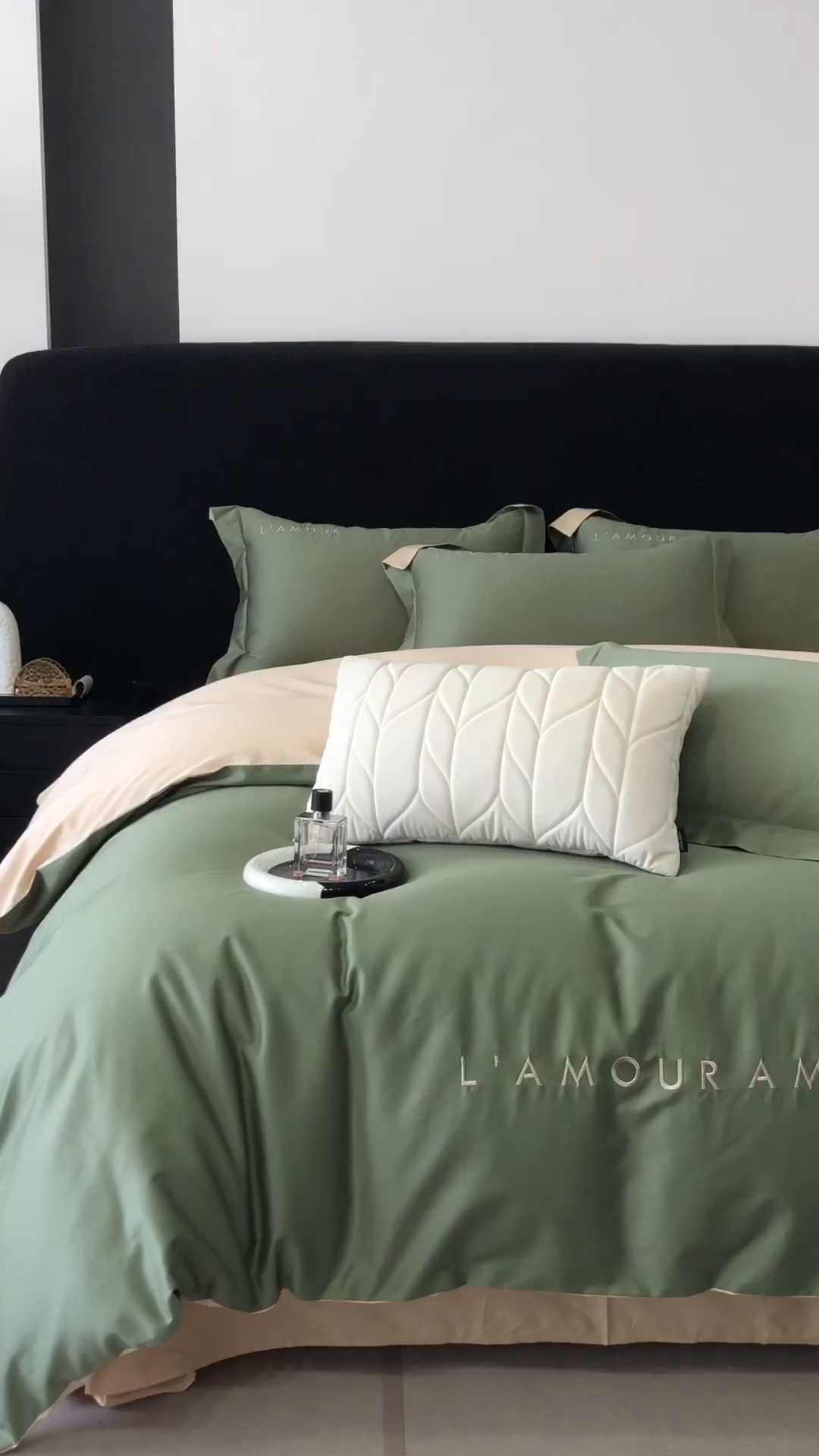 91家纺网 家纺一手货源 找家纺 禧澜庭 2026新款高支纯棉全棉斜纹四件套刺绣绣花款轻奢三件套--简爱系列 拾光绿+香槟