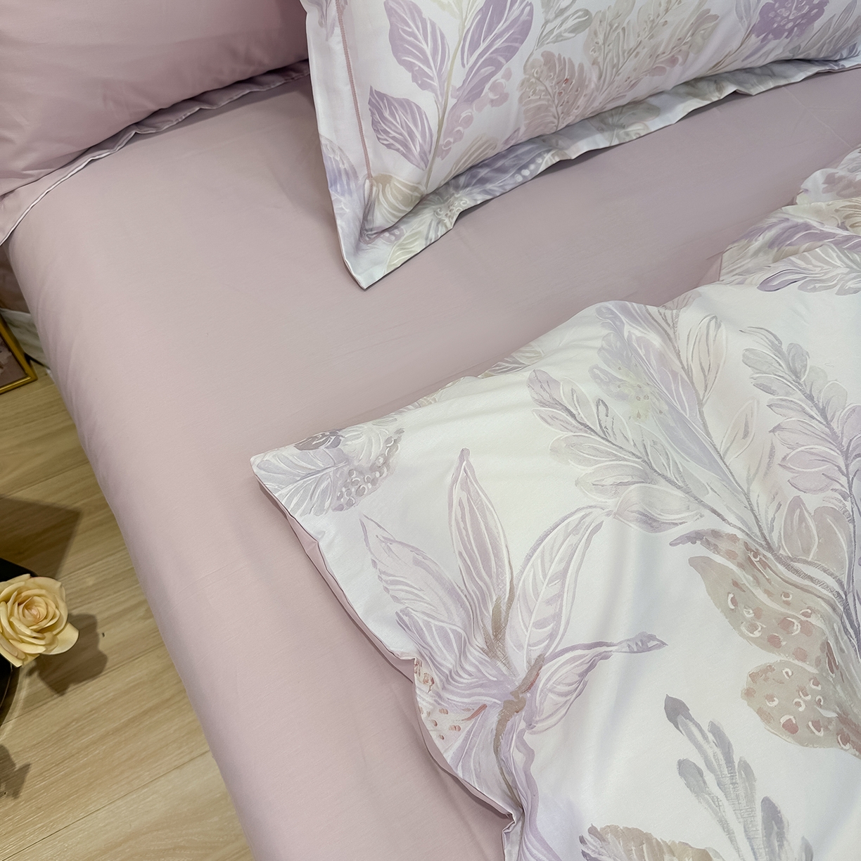 91家纺网 家纺一手货源 找家纺 （总）橙艺家居 2026新款丝光铂金云棉印花四件套 本店线上严格控价，券后、活动后标准不得低于218元，以此类推。请各位老爷严格遵守，以免低价后再调整价格，影响链接权重