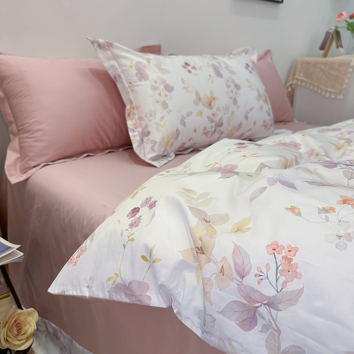 91家纺网 家纺一手货源 找家纺 橙艺家居 2026新款丝光铂金云棉印花四件套 本店线上严格控价，券后、活动后标准不得低于218元，以此类推。请各位老爷严格遵守，以免低价后再调整价格，影响链接权重 花颜外-粉