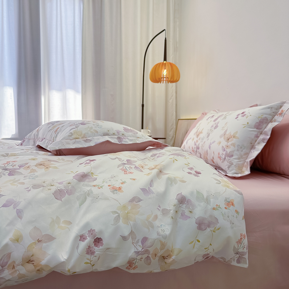 91家纺网 家纺一手货源 找家纺 橙艺家居 2026新款丝光铂金云棉印花四件套 本店线上严格控价，券后、活动后标准不得低于218元，以此类推。请各位老爷严格遵守，以免低价后再调整价格，影响链接权重 花颜外-粉