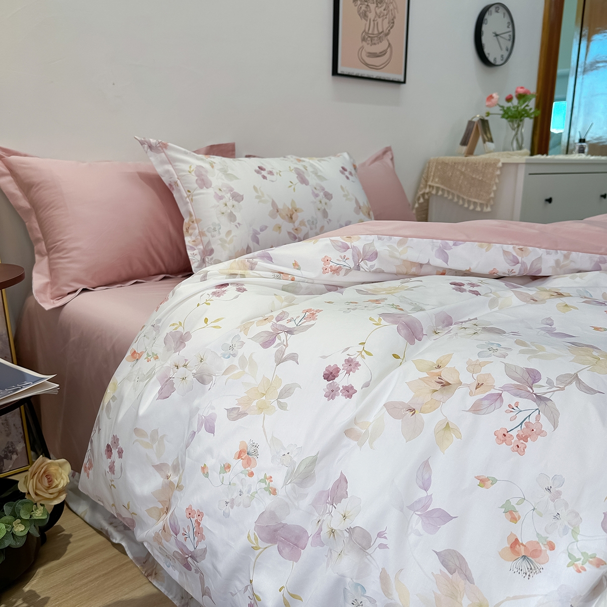 91家纺网 家纺一手货源 找家纺 橙艺家居 2026新款丝光铂金云棉印花四件套 本店线上严格控价，券后、活动后标准不得低于218元，以此类推。请各位老爷严格遵守，以免低价后再调整价格，影响链接权重 花颜外-粉