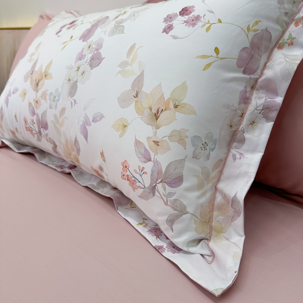 91家纺网 家纺一手货源 找家纺 橙艺家居 2026新款丝光铂金云棉印花四件套 本店线上严格控价，券后、活动后标准不得低于218元，以此类推。请各位老爷严格遵守，以免低价后再调整价格，影响链接权重 花颜外-粉