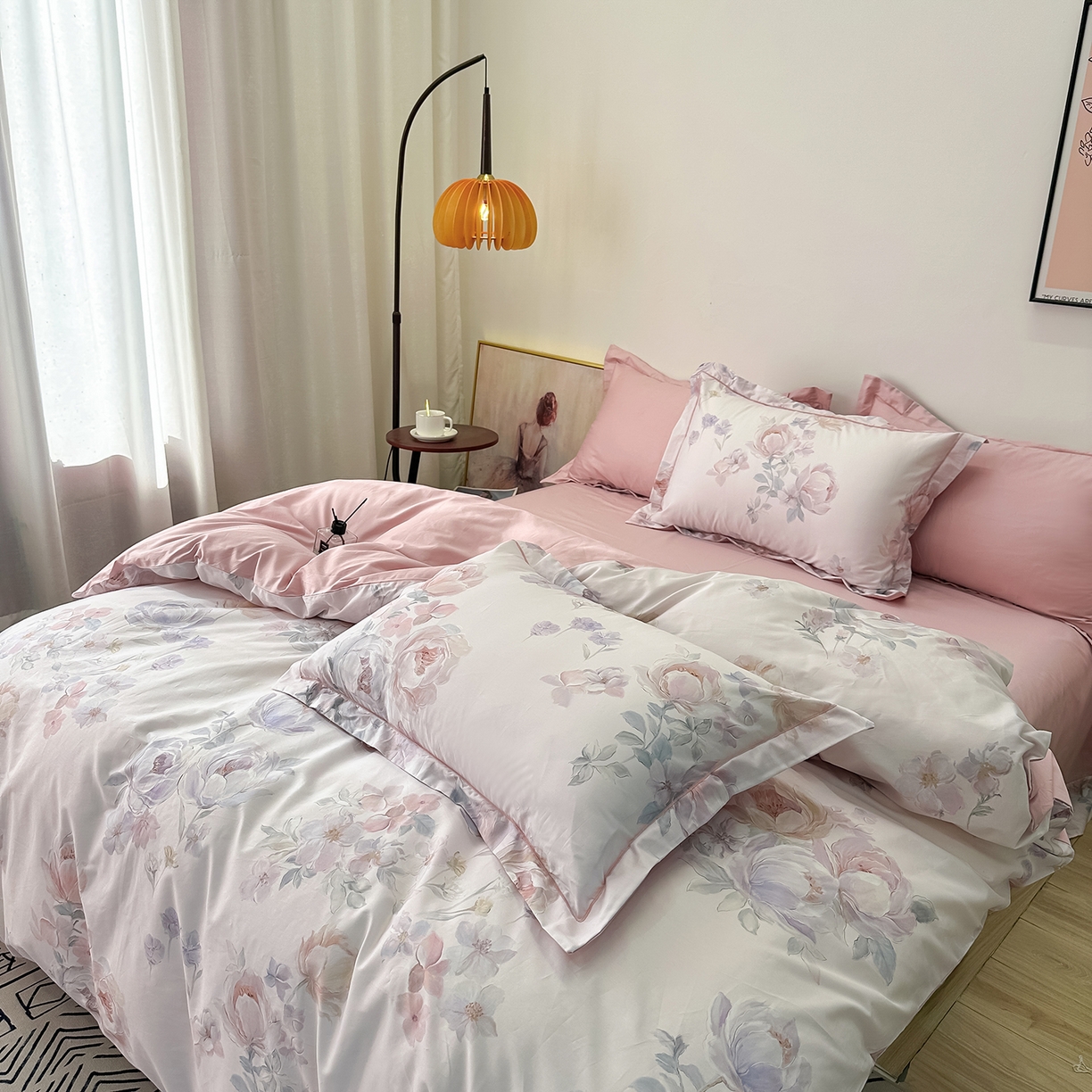 91家纺网 家纺一手货源 找家纺 橙艺家居 2026新款丝光铂金云棉印花四件套 本店线上严格控价，券后、活动后标准不得低于218元，以此类推。请各位老爷严格遵守，以免低价后再调整价格，影响链接权重 花田诗梦-粉