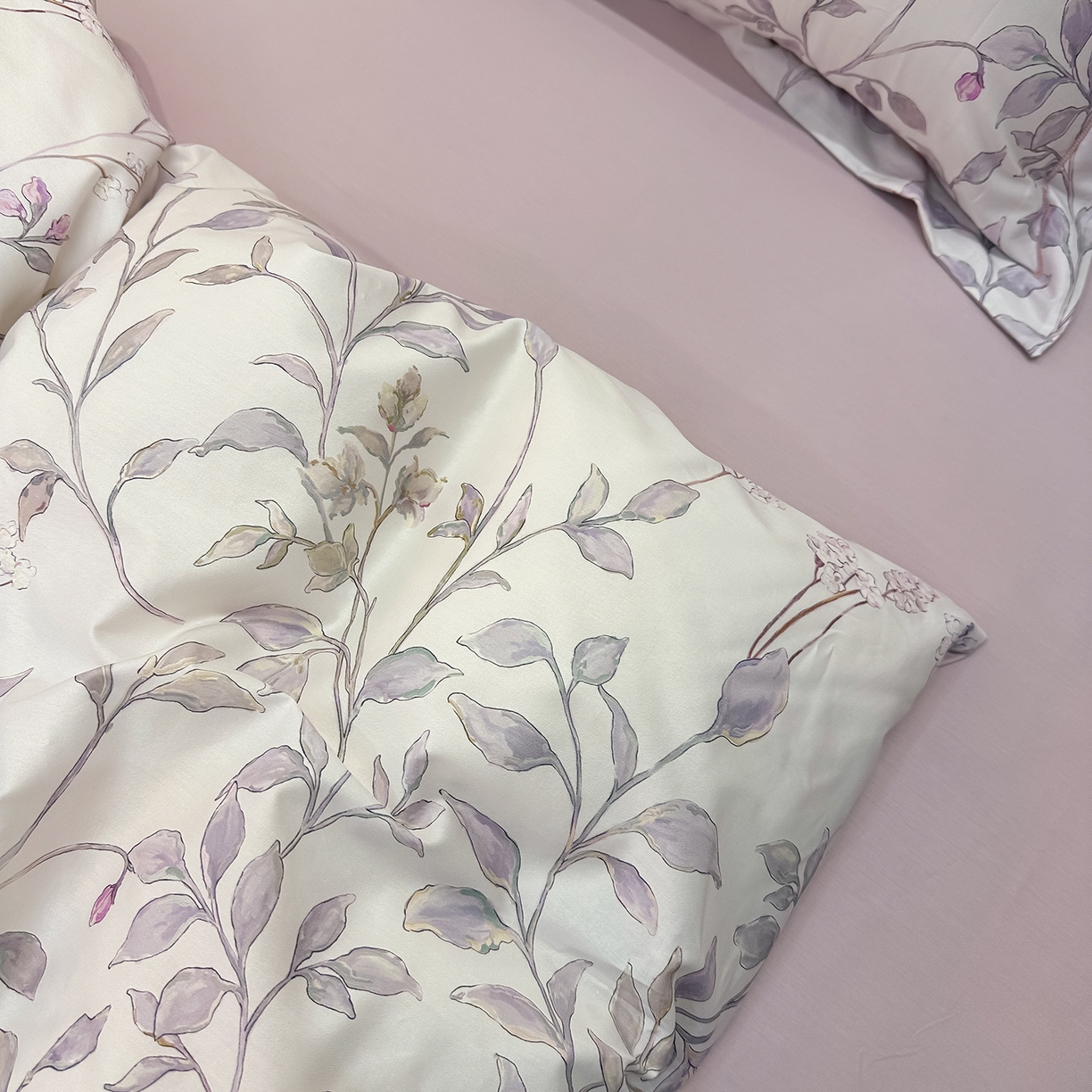 91家纺网 家纺一手货源 找家纺 橙艺家居 2026新款丝光铂金云棉印花四件套 本店线上严格控价，券后、活动后标准不得低于218元，以此类推。请各位老爷严格遵守，以免低价后再调整价格，影响链接权重 蔓月-紫