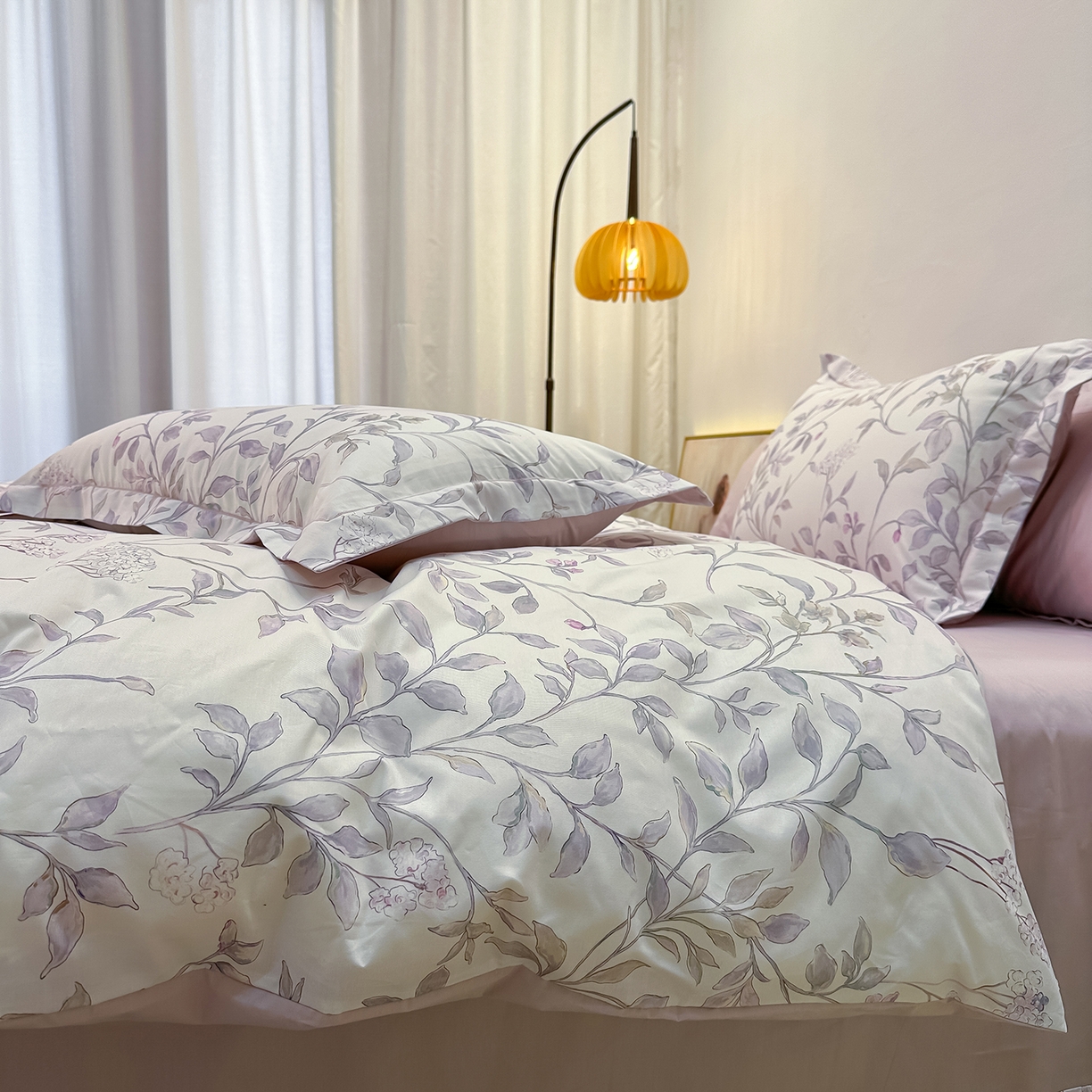 91家纺网 家纺一手货源 找家纺 橙艺家居 2026新款丝光铂金云棉印花四件套 本店线上严格控价，券后、活动后标准不得低于218元，以此类推。请各位老爷严格遵守，以免低价后再调整价格，影响链接权重 蔓月-紫