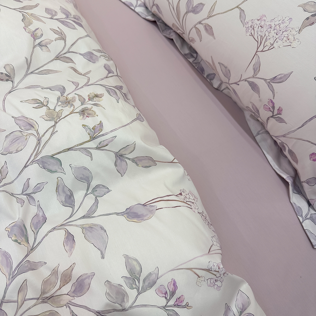 91家纺网 家纺一手货源 找家纺 橙艺家居 2026新款丝光铂金云棉印花四件套 本店线上严格控价，券后、活动后标准不得低于218元，以此类推。请各位老爷严格遵守，以免低价后再调整价格，影响链接权重 蔓月-紫