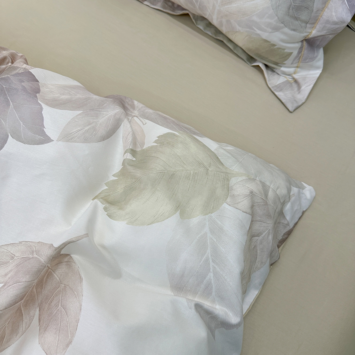 91家纺网 家纺一手货源 找家纺 橙艺家居 2026新款丝光铂金云棉印花四件套 本店线上严格控价，券后、活动后标准不得低于218元，以此类推。请各位老爷严格遵守，以免低价后再调整价格，影响链接权重 叶木槿-米