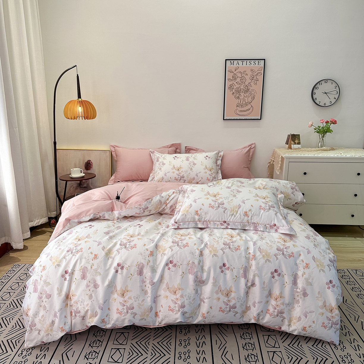 91家纺网 家纺一手货源 找家纺 橙艺家居 2026新款丝光铂金云棉印花四件套 本店线上严格控价，券后、活动后标准不得低于218元，以此类推。请各位老爷严格遵守，以免低价后再调整价格，影响链接权重 花颜外-粉