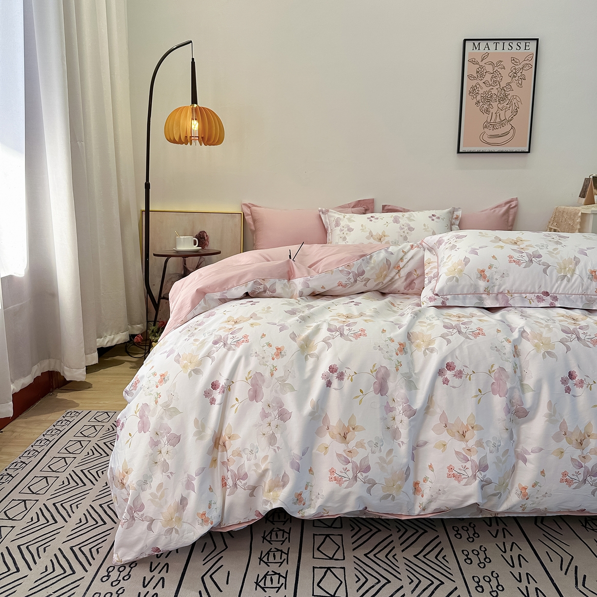 91家纺网 家纺一手货源 找家纺 橙艺家居 2026新款丝光铂金云棉印花四件套 本店线上严格控价，券后、活动后标准不得低于218元，以此类推。请各位老爷严格遵守，以免低价后再调整价格，影响链接权重 花颜外-粉