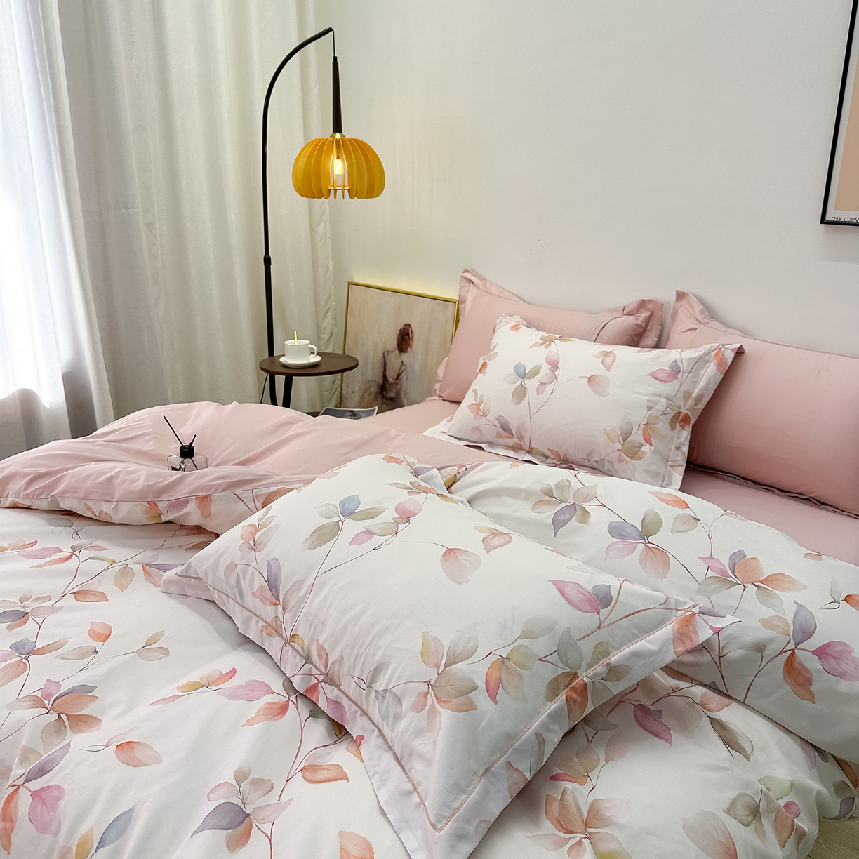 91家纺网 家纺一手货源 找家纺 橙艺家居 2026新款丝光铂金云棉印花四件套 本店线上严格控价，券后、活动后标准不得低于218元，以此类推。请各位老爷严格遵守，以免低价后再调整价格，影响链接权重 梦叶集-粉