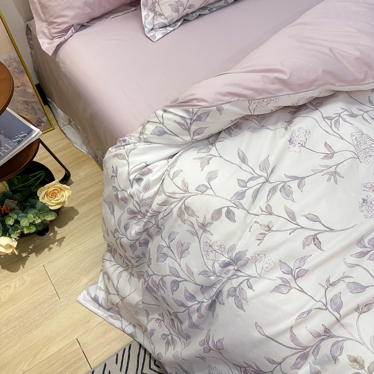 91家纺网 家纺一手货源 找家纺 橙艺家居 2026新款丝光铂金云棉印花四件套 本店线上严格控价，券后、活动后标准不得低于218元，以此类推。请各位老爷严格遵守，以免低价后再调整价格，影响链接权重 蔓月-紫