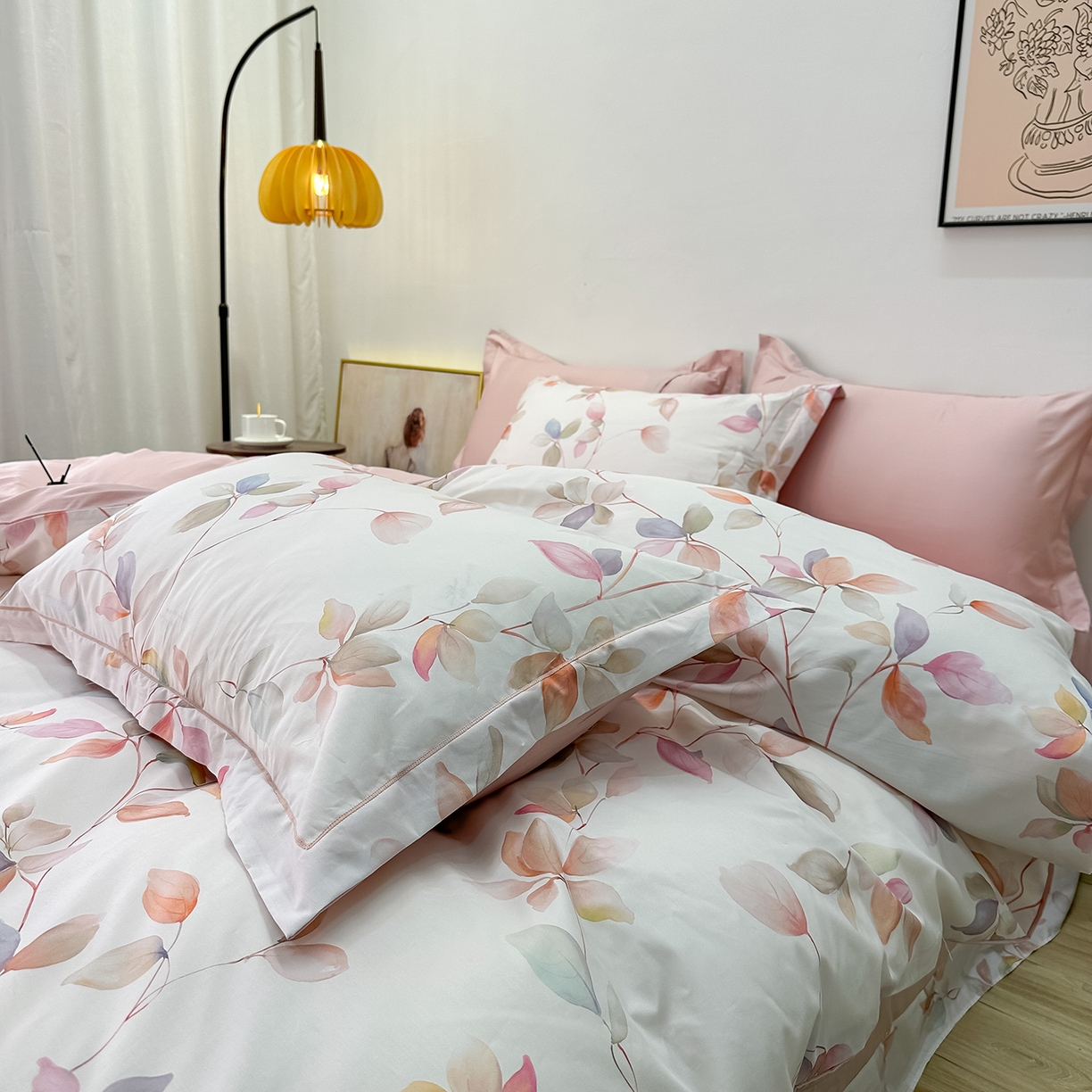 91家纺网 家纺一手货源 找家纺 橙艺家居 2026新款丝光铂金云棉印花四件套 本店线上严格控价，券后、活动后标准不得低于218元，以此类推。请各位老爷严格遵守，以免低价后再调整价格，影响链接权重 梦叶集-粉