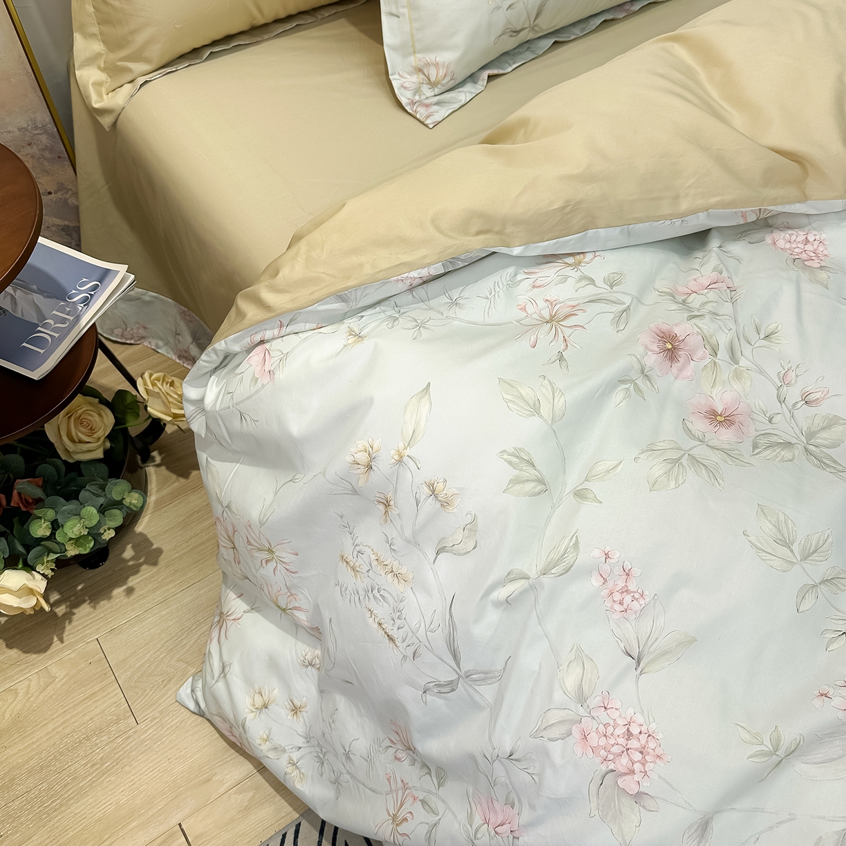 91家纺网 家纺一手货源 找家纺 橙艺家居 2026新款丝光铂金云棉印花四件套 本店线上严格控价，券后、活动后标准不得低于218元，以此类推。请各位老爷严格遵守，以免低价后再调整价格，影响链接权重 慕枝下-绿