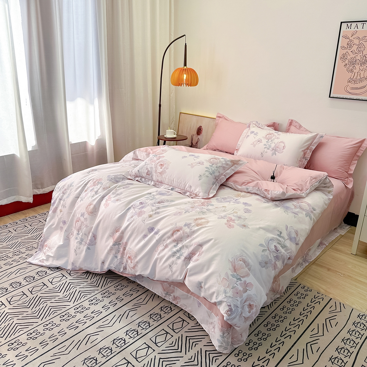 91家纺网 家纺一手货源 找家纺 橙艺家居 2026新款丝光铂金云棉印花四件套 本店线上严格控价，券后、活动后标准不得低于218元，以此类推。请各位老爷严格遵守，以免低价后再调整价格，影响链接权重 花田诗梦-粉