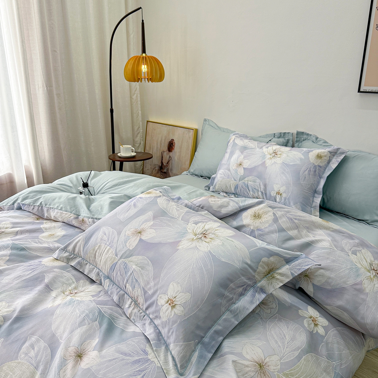 91家纺网 家纺一手货源 找家纺 橙艺家居 2026新款丝光铂金云棉印花四件套 本店线上严格控价，券后、活动后标准不得低于218元，以此类推。请各位老爷严格遵守，以免低价后再调整价格，影响链接权重 叶间绒雪-兰