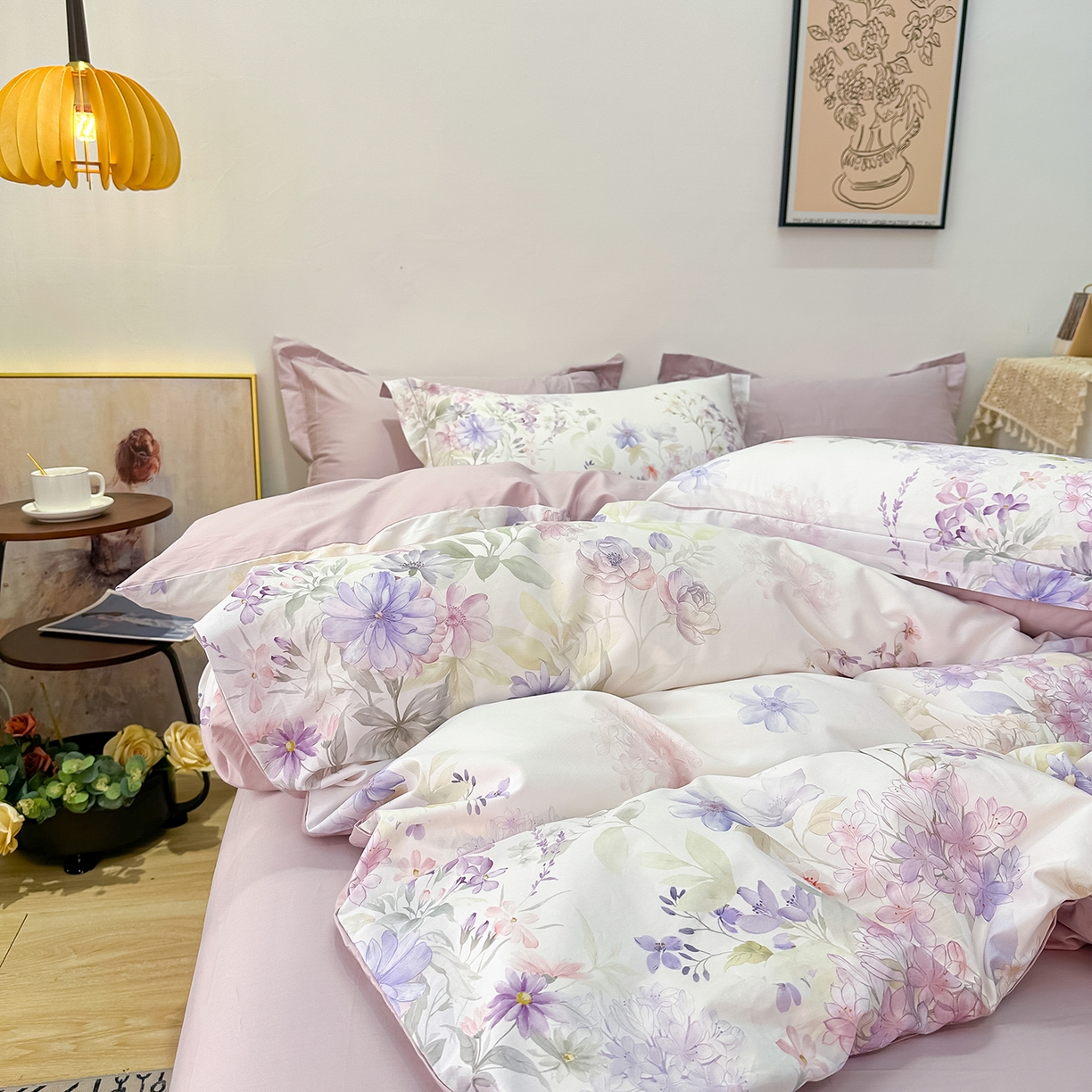 91家纺网 家纺一手货源 找家纺 橙艺家居 2026新款丝光铂金云棉印花四件套 本店线上严格控价，券后、活动后标准不得低于218元，以此类推。请各位老爷严格遵守，以免低价后再调整价格，影响链接权重 千叶密语-粉