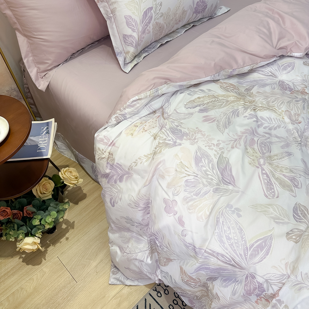 91家纺网 家纺一手货源 找家纺 橙艺家居 2026新款丝光铂金云棉印花四件套 本店线上严格控价，券后、活动后标准不得低于218元，以此类推。请各位老爷严格遵守，以免低价后再调整价格，影响链接权重 花朝拾露-紫