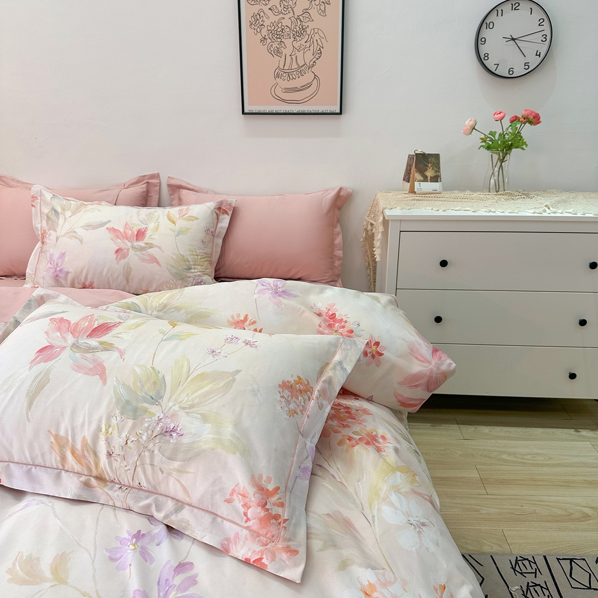 91家纺网 家纺一手货源 找家纺 橙艺家居 2026新款丝光铂金云棉印花四件套 本店线上严格控价，券后、活动后标准不得低于218元，以此类推。请各位老爷严格遵守，以免低价后再调整价格，影响链接权重 予她-粉