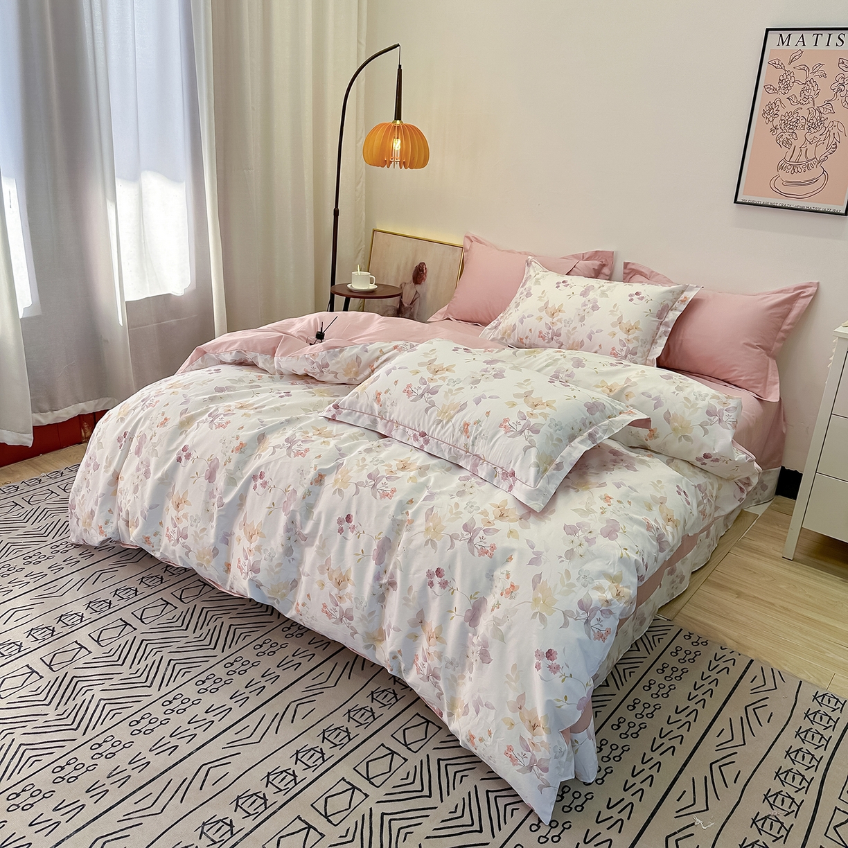 91家纺网 家纺一手货源 找家纺 橙艺家居 2026新款丝光铂金云棉印花四件套 本店线上严格控价，券后、活动后标准不得低于218元，以此类推。请各位老爷严格遵守，以免低价后再调整价格，影响链接权重 花颜外-粉