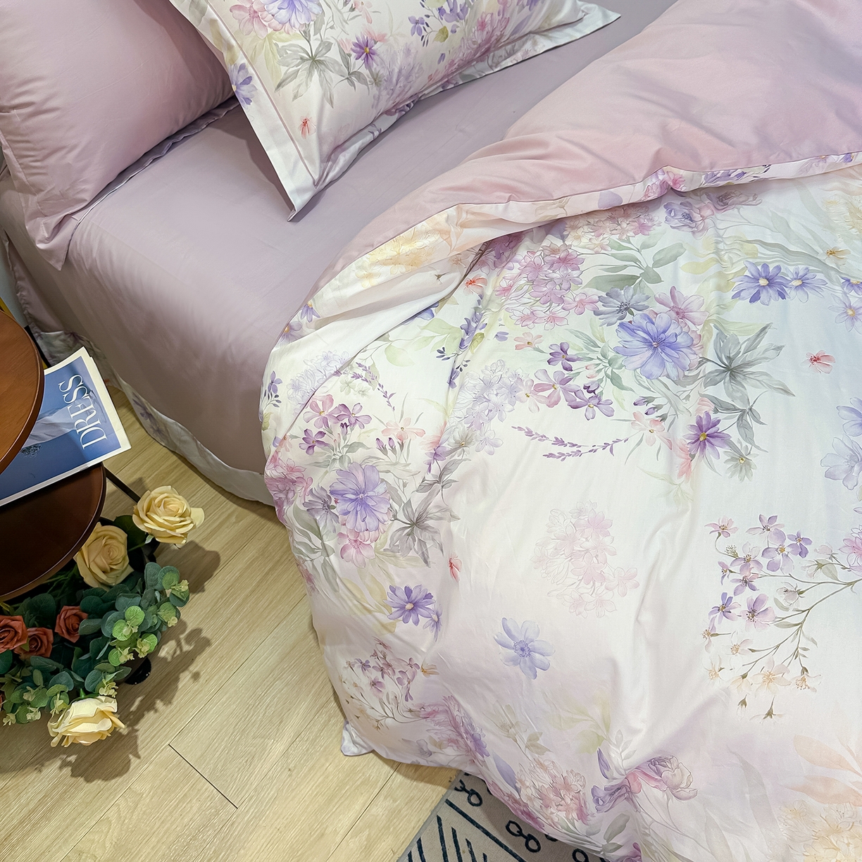 91家纺网 家纺一手货源 找家纺 橙艺家居 2026新款丝光铂金云棉印花四件套 本店线上严格控价，券后、活动后标准不得低于218元，以此类推。请各位老爷严格遵守，以免低价后再调整价格，影响链接权重 千叶密语-粉