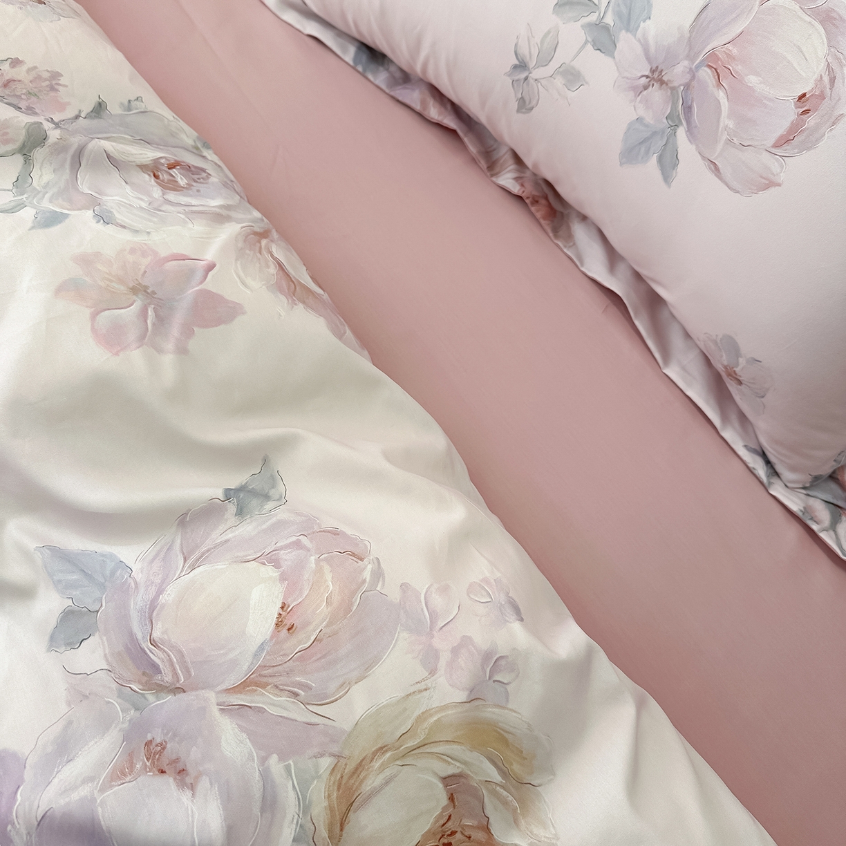 91家纺网 家纺一手货源 找家纺 橙艺家居 2026新款丝光铂金云棉印花四件套 本店线上严格控价，券后、活动后标准不得低于218元，以此类推。请各位老爷严格遵守，以免低价后再调整价格，影响链接权重 花田诗梦-粉