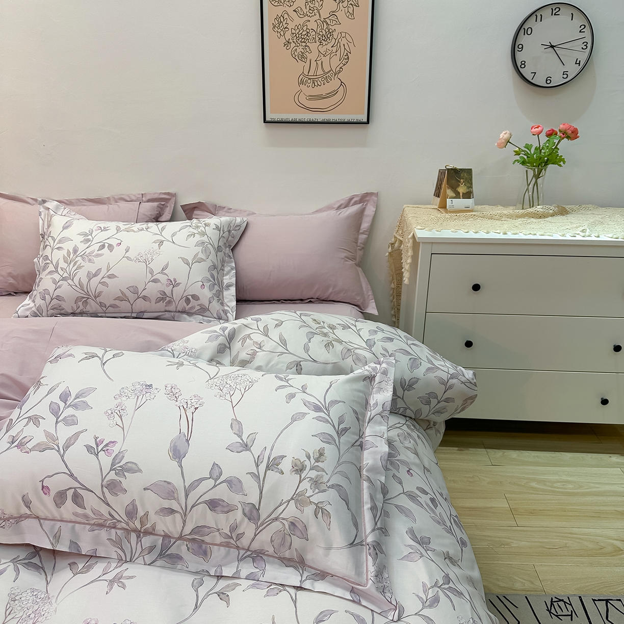 91家纺网 家纺一手货源 找家纺 橙艺家居 2026新款丝光铂金云棉印花四件套 本店线上严格控价，券后、活动后标准不得低于218元，以此类推。请各位老爷严格遵守，以免低价后再调整价格，影响链接权重 蔓月-紫