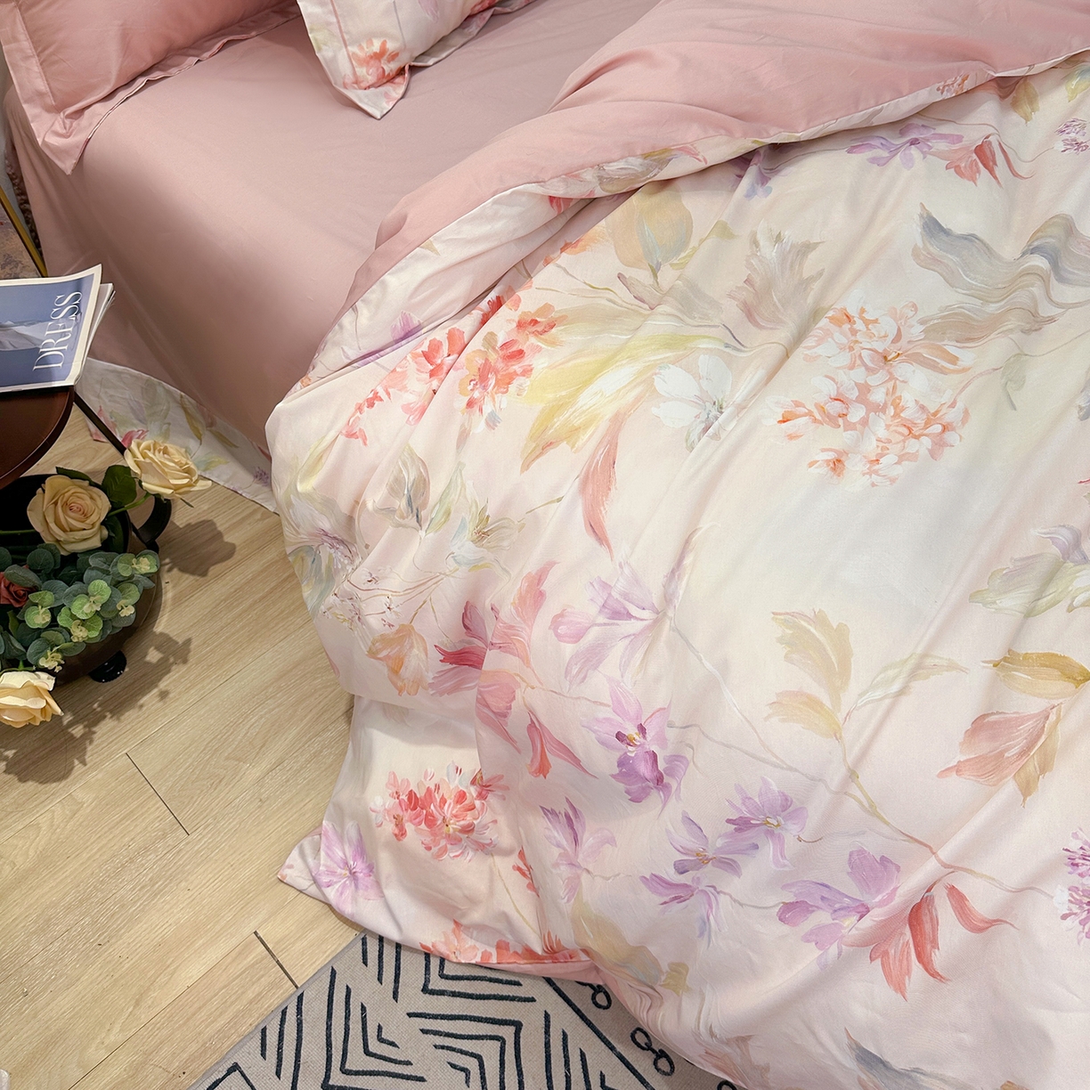 91家纺网 家纺一手货源 找家纺 橙艺家居 2026新款丝光铂金云棉印花四件套 本店线上严格控价，券后、活动后标准不得低于218元，以此类推。请各位老爷严格遵守，以免低价后再调整价格，影响链接权重 予她-粉