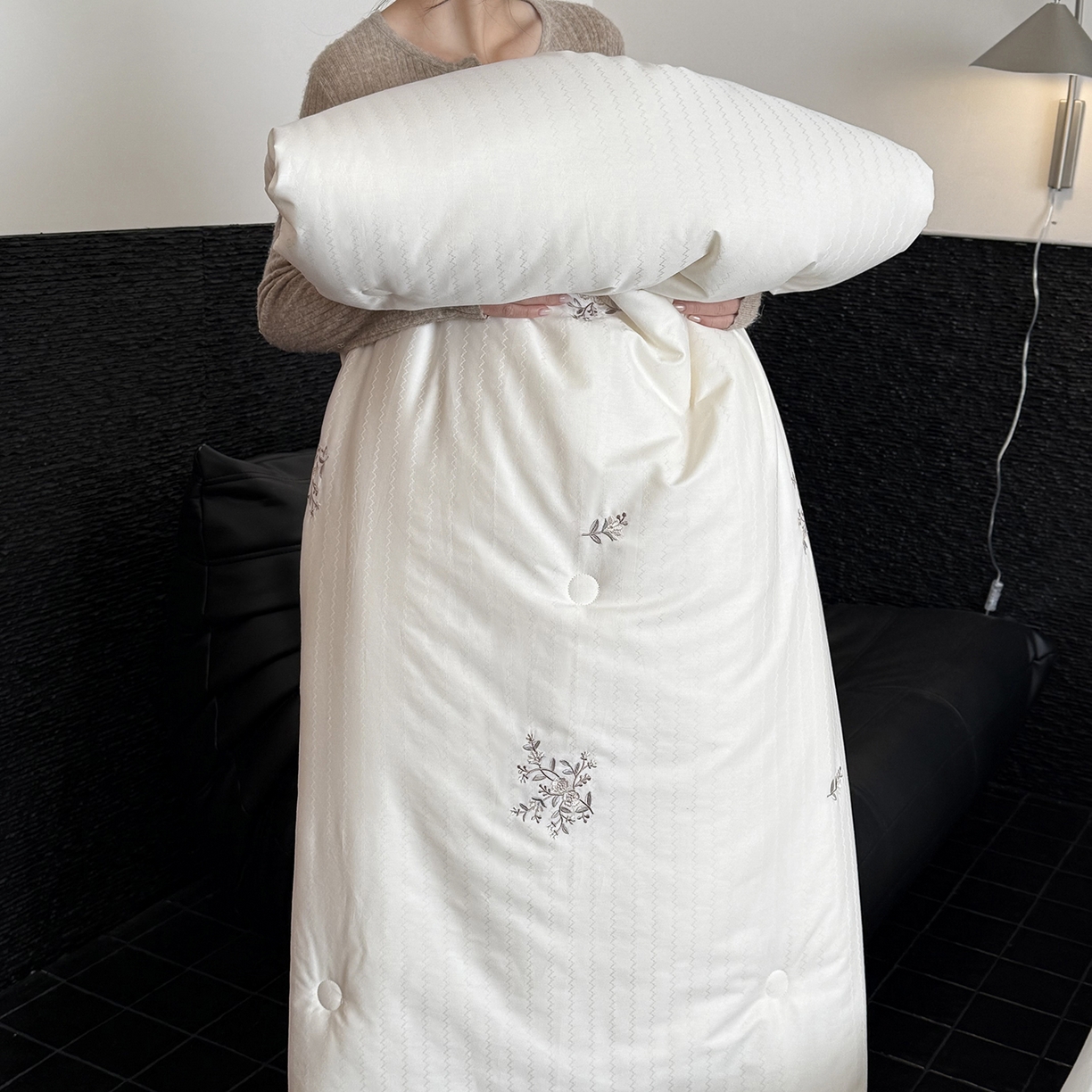 91家纺网 家纺一手货源 找家纺 （总）鹿班家居 2026春季新品全棉提花+刺绣55%大豆被被子被芯-春花盏(标准会员-20元)