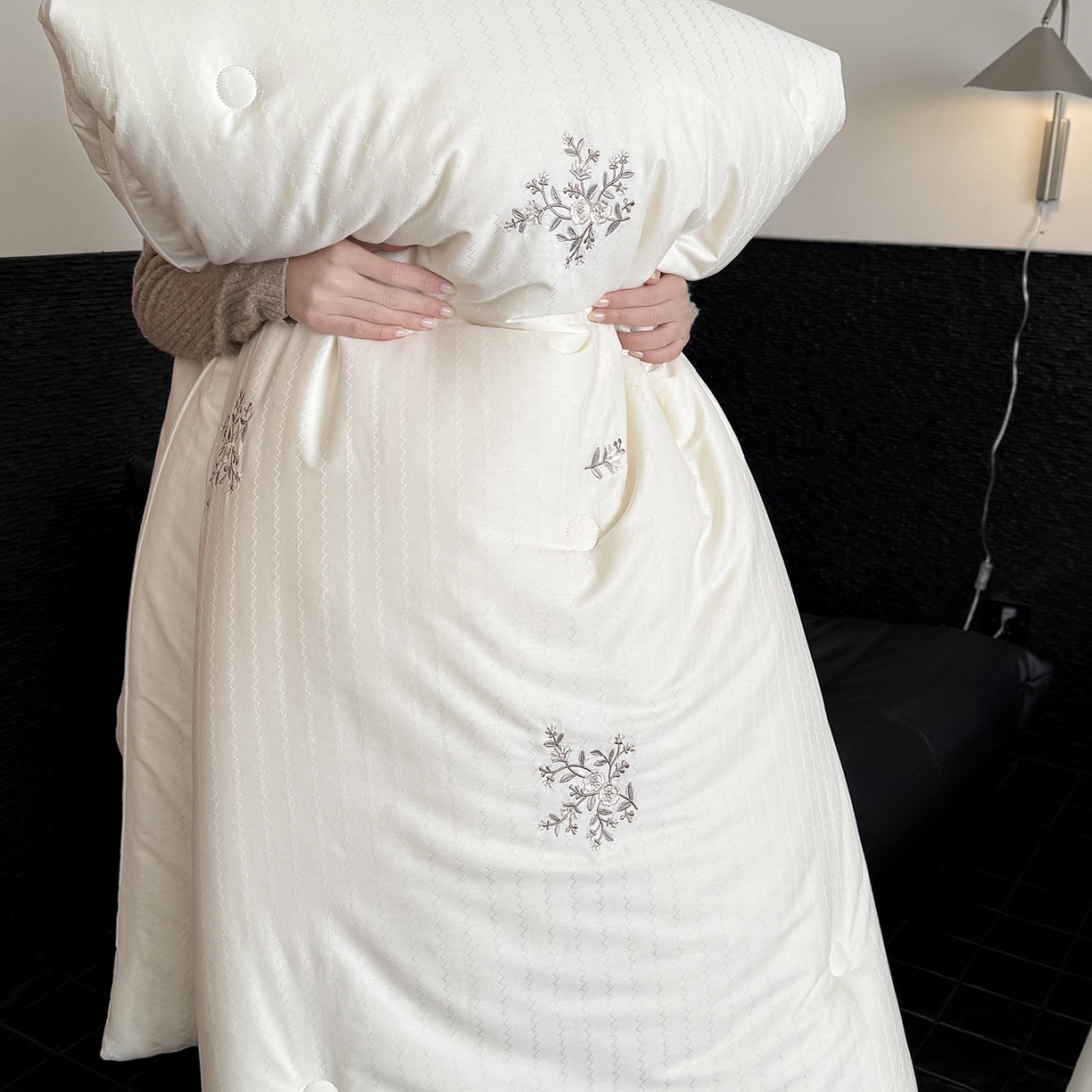 91家纺网 家纺一手货源 找家纺 （总）鹿班家居 2026春季新品全棉提花+刺绣55%大豆被被子被芯-春花盏(标准会员-20元)