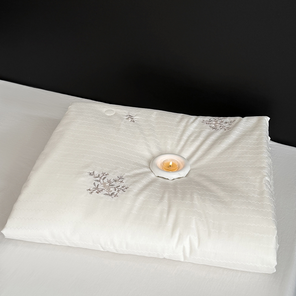 91家纺网 家纺一手货源 找家纺 （总）鹿班家居 2026春季新品全棉提花+刺绣55%大豆被被子被芯-春花盏(标准会员-20元)