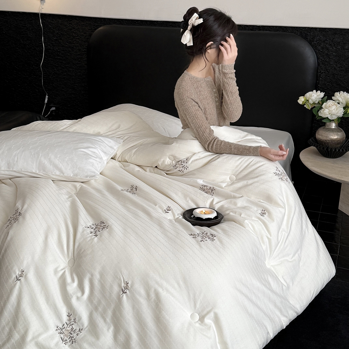 91家纺网 家纺一手货源 找家纺 （总）鹿班家居 2026春季新品全棉提花+刺绣55%大豆被被子被芯-春花盏(标准会员-20元)