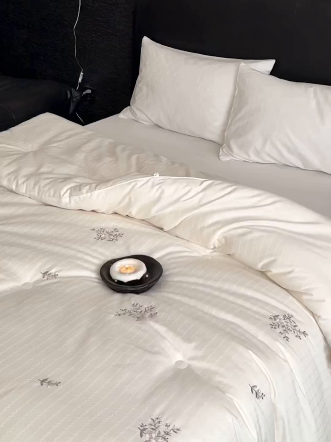 91家纺网 家纺一手货源 找家纺 （总）鹿班家居 2026春季新品全棉提花+刺绣55%大豆被被子被芯-春花盏(标准会员-20元)