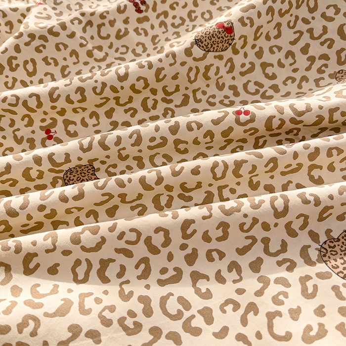 91家纺网 家纺一手货源 找家纺 赛丽雅 2026春夏新款古法水洗棉床盖四件套 豹纹猫咪