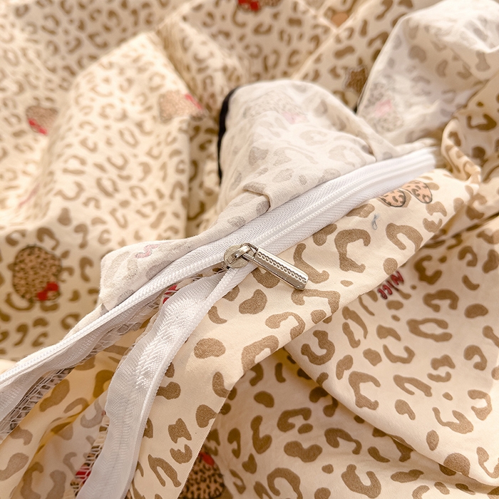 91家纺网 家纺一手货源 找家纺 赛丽雅 2026春夏新款古法水洗棉床盖四件套 豹纹猫咪