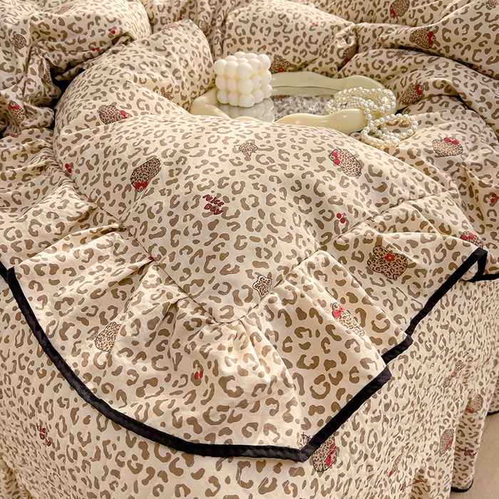 91家纺网 家纺一手货源 找家纺 赛丽雅 2026春夏新款古法水洗棉床盖四件套 豹纹猫咪