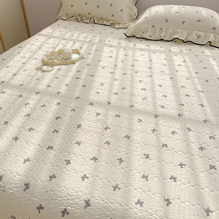 91家纺网 家纺一手货源 找家纺 赛丽雅 2026春夏新款古法水洗棉床盖四件套 灰蝴蝶