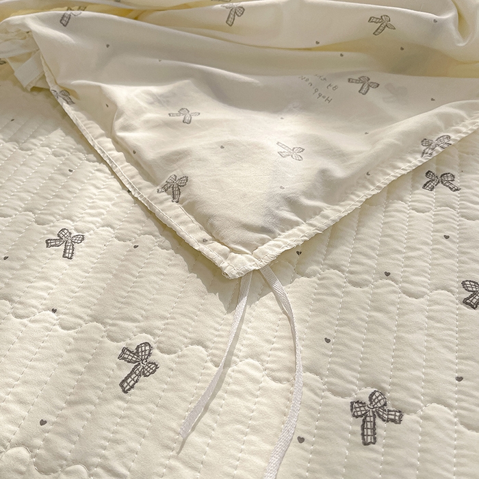 91家纺网 家纺一手货源 找家纺 赛丽雅 2026春夏新款古法水洗棉床盖四件套 灰蝴蝶